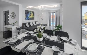 3 Bedroom Amazing Home In Musales