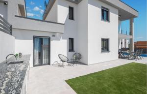 3 Bedroom Amazing Home In Musales