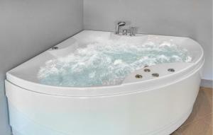 Cozy Home In Sollebrunn With Sauna