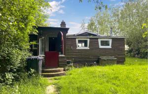 Stunning Stacaravan In Reeuwijk