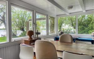 Stunning Stacaravan In Reeuwijk