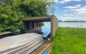 Stunning Stacaravan In Reeuwijk