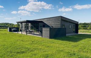 5 Bedroom Nice Home In Glesborg