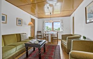 4 Bedroom Lovely Home In Ranum