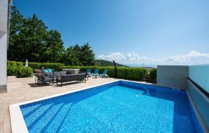 5 Bedroom Lovely Home In Poljane 