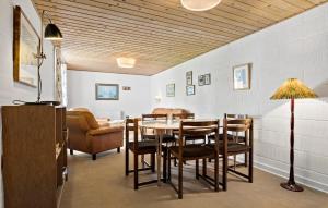 4 Bedroom Lovely Home In Ranum