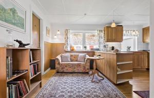 4 Bedroom Lovely Home In Ranum