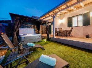 Holiday house with a parking space Dugi Rat, Omis - 23046 - 4hvězdičkové hotely ve městě Dugi Rat