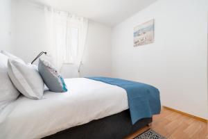 Holiday house with a parking space Dugi Rat, Omis - 23046