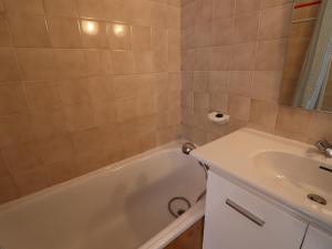 Studio confortable 4 pers. au pied des pistes avec balcon - FR-1-502-564