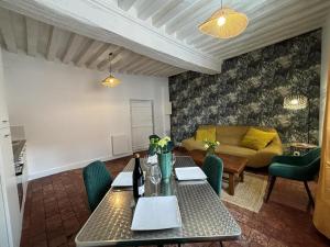 Duplex de charme au cœur historique de Moulins avec équipements modernes et literie incluse - FR-1-489-523