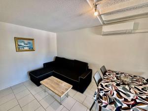 Maisons de vacances Maison mitoyenne 3 pieces avec terrasse, a 900m de la plage - Quartier calme - 4 couchages - Confort - FR-1-229C-96 : photos des chambres