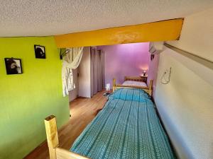 Maisons de vacances Maison mitoyenne 3 pieces avec terrasse, a 900m de la plage - Quartier calme - 4 couchages - Confort - FR-1-229C-96 : photos des chambres