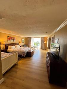 Ocean View Deluxe King, Twin room in Cliff House Inn