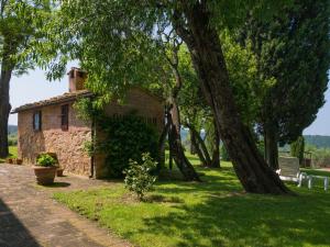 Apartment in farmhouse with garden and pool