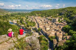 Appartements Escapade Ardechoise - Parking Gratuit - Chateau a 2 pas : photos des chambres