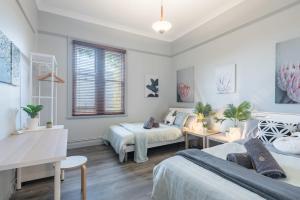 Spacious Quadruple Room - Nearby Station and Park - Close to Chinatown - Shared Bathroom