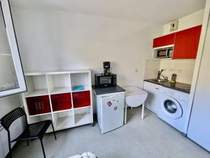 Appartements Studio 105 - Calme & Tout Equipe avec Parking Gratuit : photos des chambres