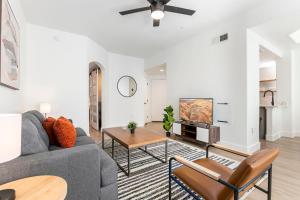 2BR CozySuites at Kierland Commons with pool #04