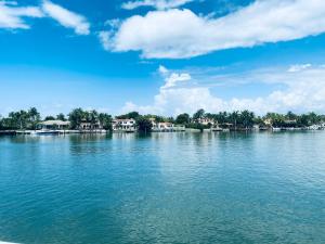 BAY & OCEAN VIEWS LUX 2BR 2BA CONDO! Miami Beach! Parking