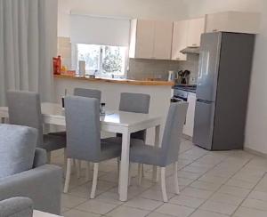 Paradise Gardens - superb large 3 bed 2 bath apt