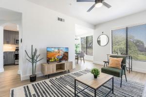 2BR CozySuites at Kierland Commons with pool #10