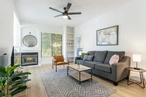 2BR CozySuites at Kierland Commons with pool #11 - Desert Wind II