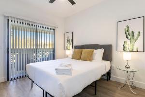 3BR CozySuites at Kierland Commons with pool #14
