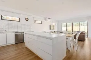 By the Bay - 安全海滩