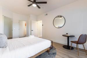 CozySuites at Kierland Commons with pool #16