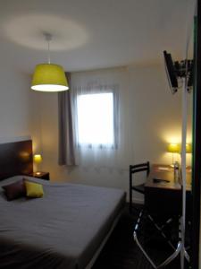 Hotels All Suites Besancon : 2 Chambres Doubles Communicantes (3 Adultes) 