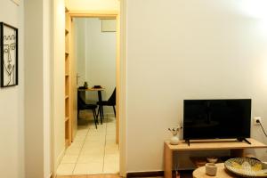 Modern Downtown Flat by GOLDENLAND