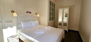 Villa Loebel - Exceptional two bedroom apartment with balcony and verandah