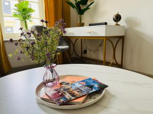 FILMAP-Charmant-Modern-Zentral-Balkon-Beamer-Spieletisch