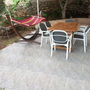 Sarsed Home, Sarande