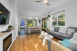 Modern Character Filled Cottage - Minmi