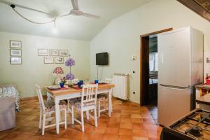 GuestHost - Rustic House near Lucca With Private Parking and Garden!