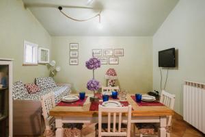 GuestHost - Rustic House near Lucca With Private Parking and Garden!