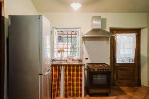 GuestHost - Rustic House near Lucca With Private Parking and Garden!