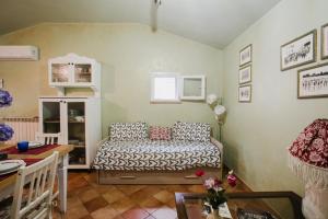 GuestHost - Rustic House near Lucca With Private Parking and Garden!