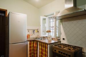 GuestHost - Rustic House near Lucca With Private Parking and Garden!