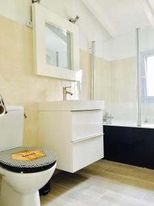 Villas Zen et Chic, juste a cote de la Bastide de Marie : Villa avec Piscine Privée