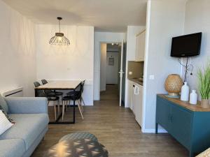 Appartements Fouesnant, appartement pieds dans l-eau, vue mer, piscine chauffee : photos des chambres