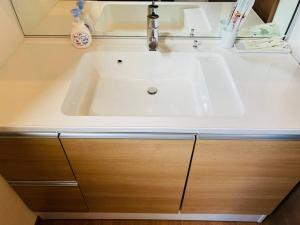 JR京都站3分钟地铁路程 免费专有停车场Wi-Fi 步行可到达伏見稲荷大社 新建筑 日式传统庭院氛围