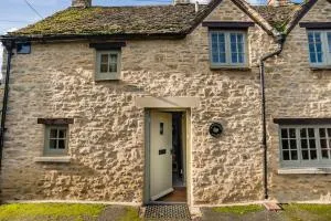 Charming Cottage in Cotswolds Riverside Village - 拜伯里