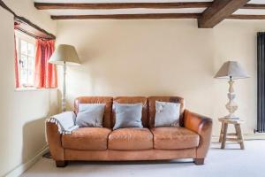 Charming Cottage in Cotswolds Riverside Village