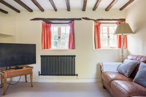 Charming Cottage in Cotswolds Riverside Village