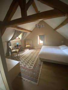 Maisons d'hotes Maison d hotes du chateau de Bouesse : Chambre Double avec Salle de Bains Privative