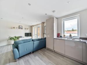 Bright modern flat w parking - Pass the Keys