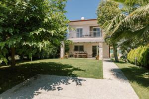 Sani Aquatic Villa with private garden